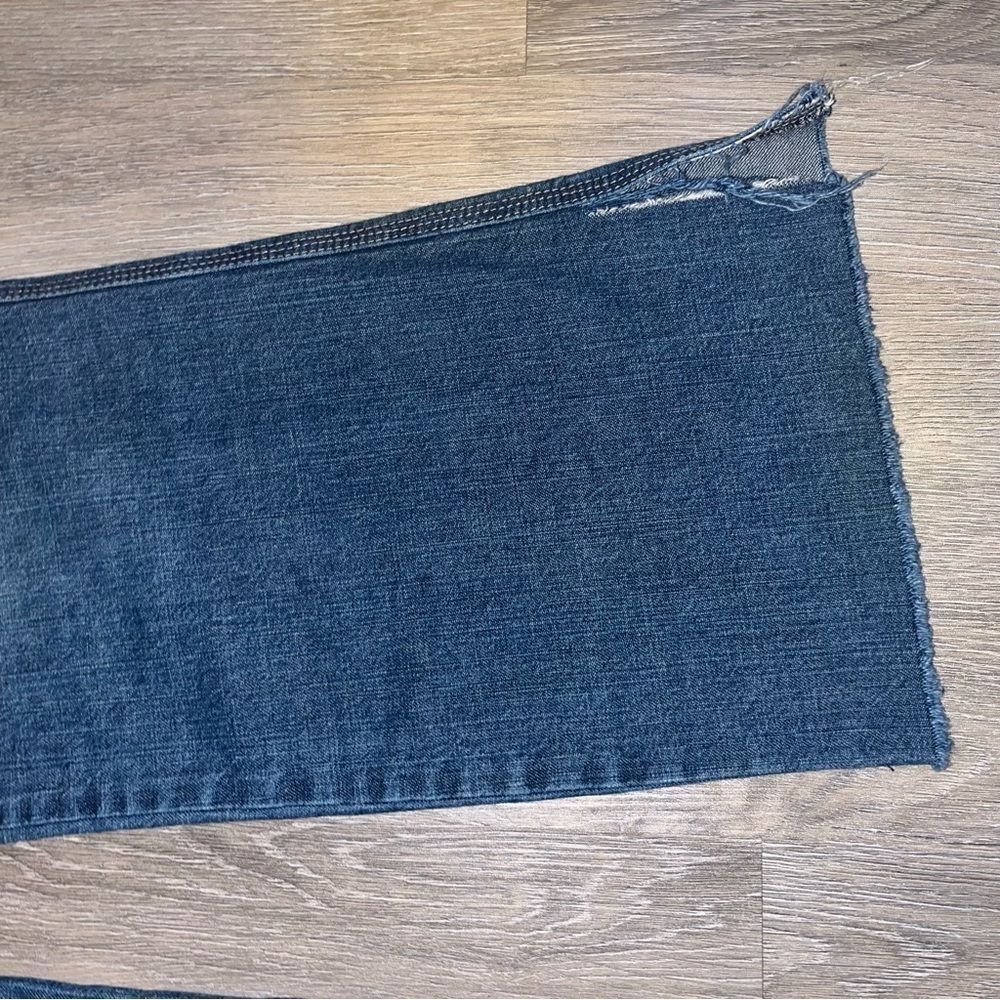 DKNY vintage flared wide leg jeans women’s size 8 raw hem Y2K denim blue jeans - Picture 5 of 12